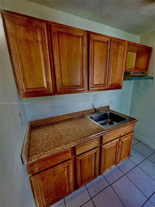 For Rent: $2,200 (2 beds, 1 baths, 1350 Square Feet)