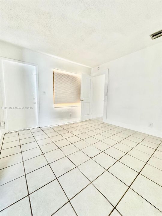 For Rent: $2,200 (2 beds, 1 baths, 1350 Square Feet)