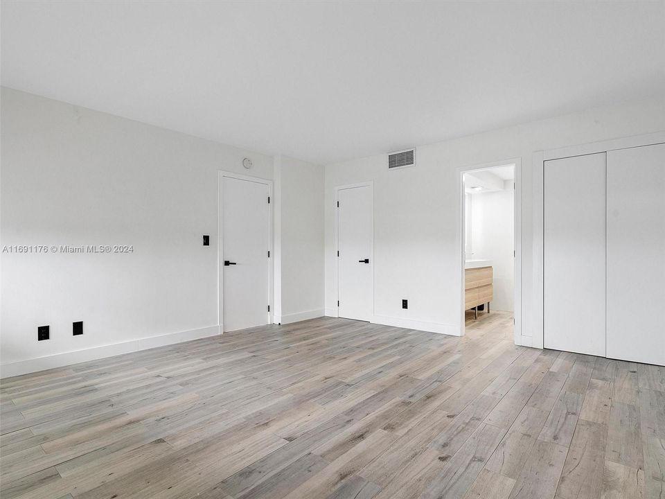 For Rent: $5,250 (2 beds, 2 baths, 1950 Square Feet)