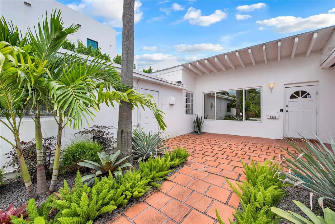 Entry way with tropical garden