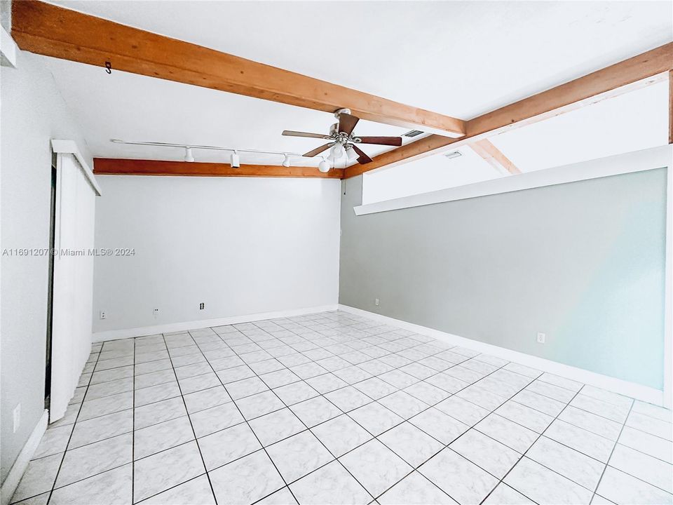 For Rent: $3,800 (4 beds, 2 baths, 1930 Square Feet)