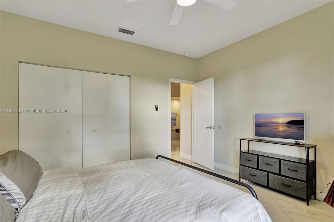 For Sale: $440,000 (2 beds, 2 baths, 1865 Square Feet)