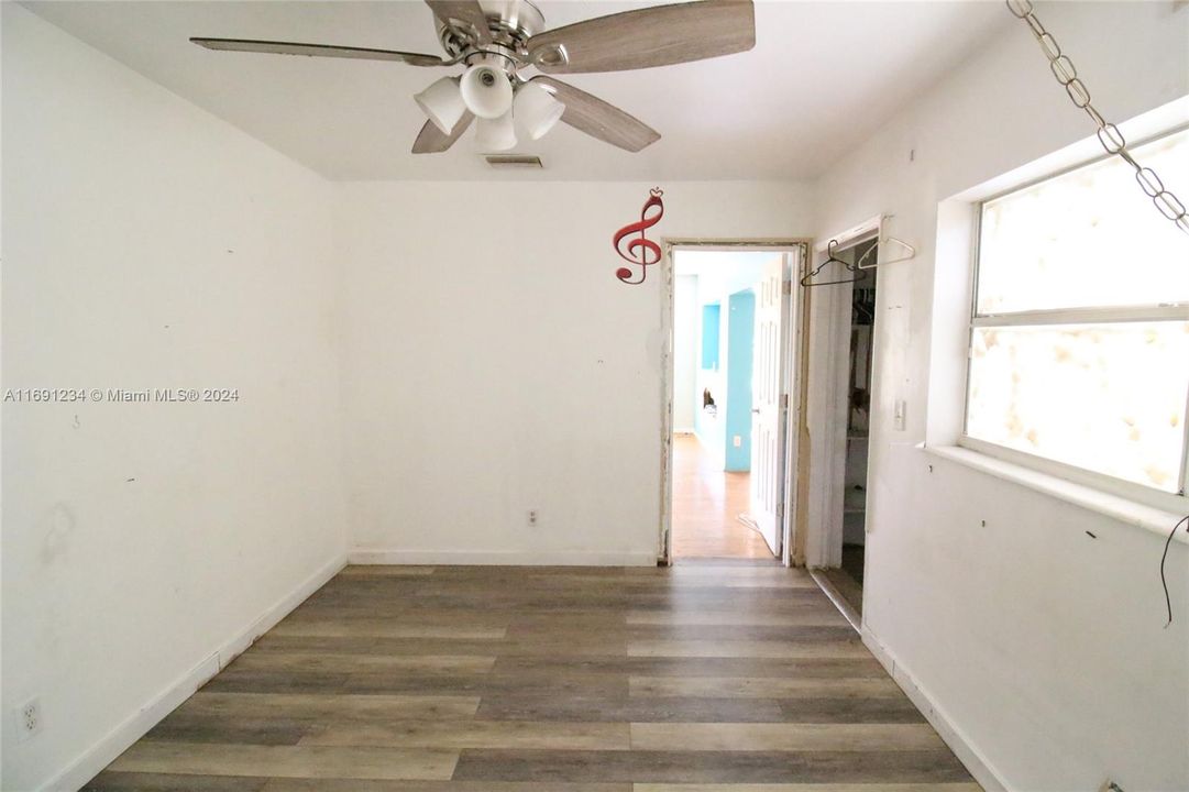 For Sale: $430,000 (3 beds, 2 baths, 1270 Square Feet)