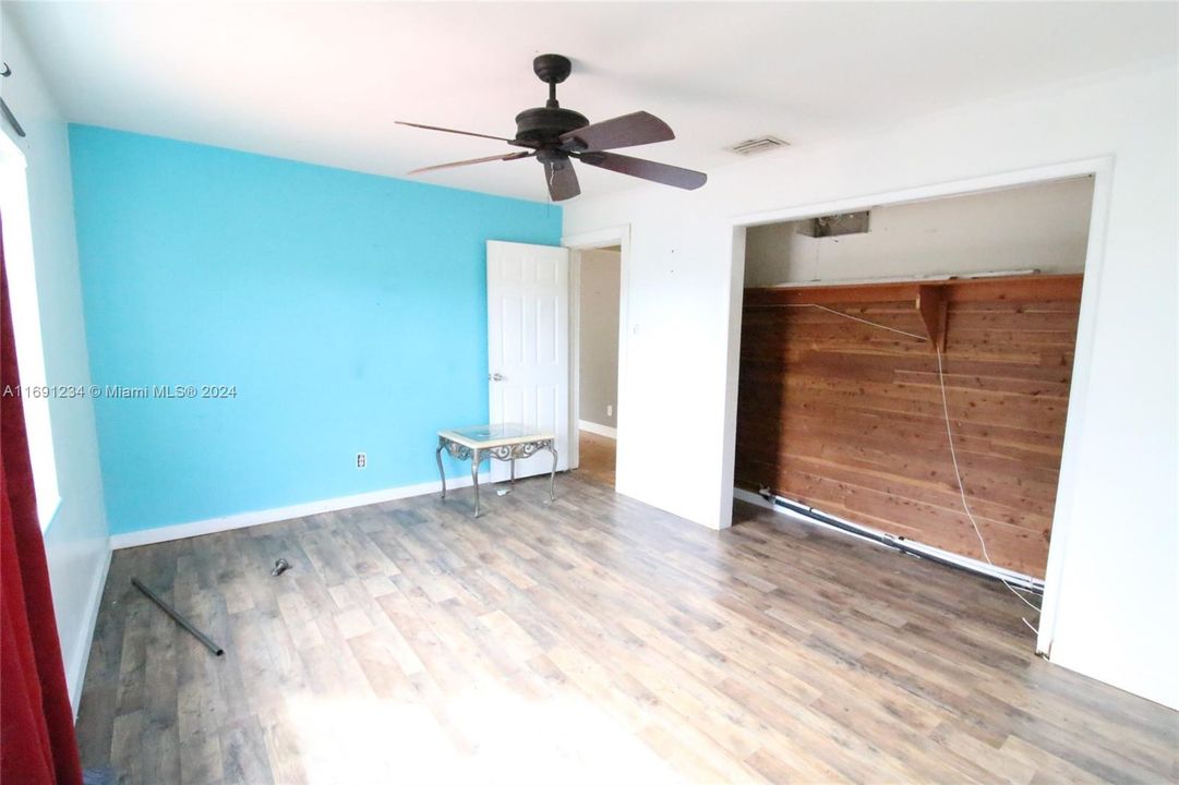 For Sale: $430,000 (3 beds, 2 baths, 1270 Square Feet)