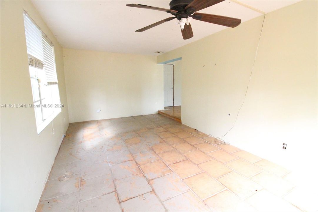 For Sale: $430,000 (3 beds, 2 baths, 1270 Square Feet)