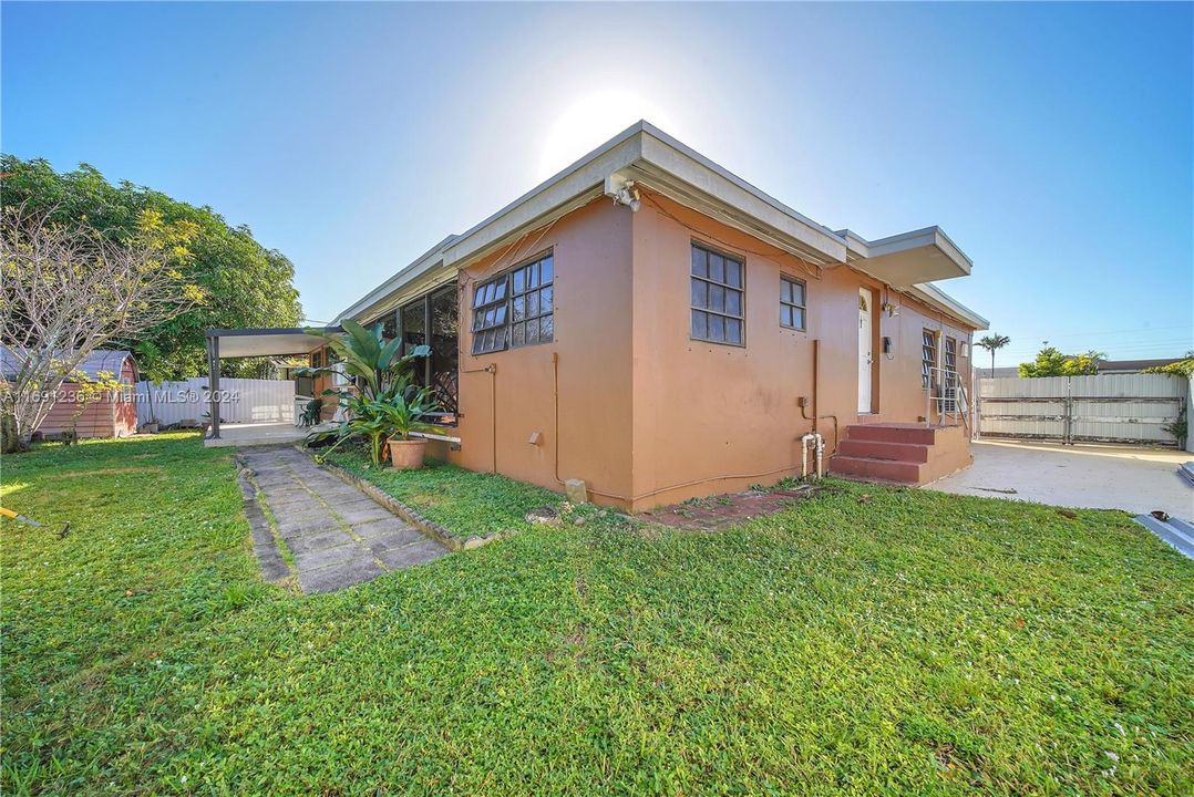 For Sale: $775,000 (3 beds, 2 baths, 2122 Square Feet)