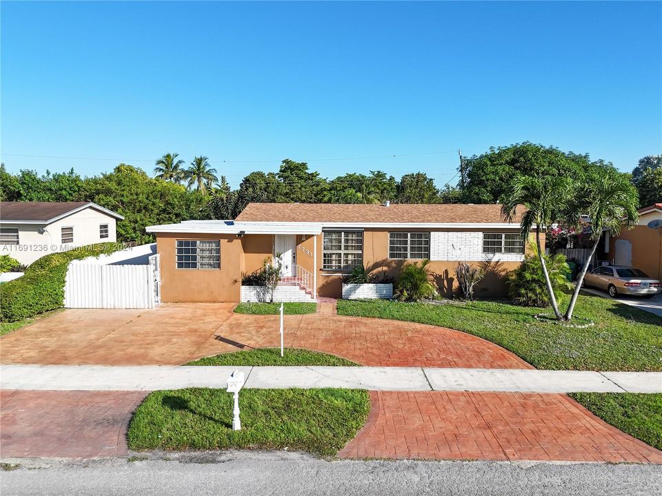 For Sale: $775,000 (3 beds, 2 baths, 2122 Square Feet)