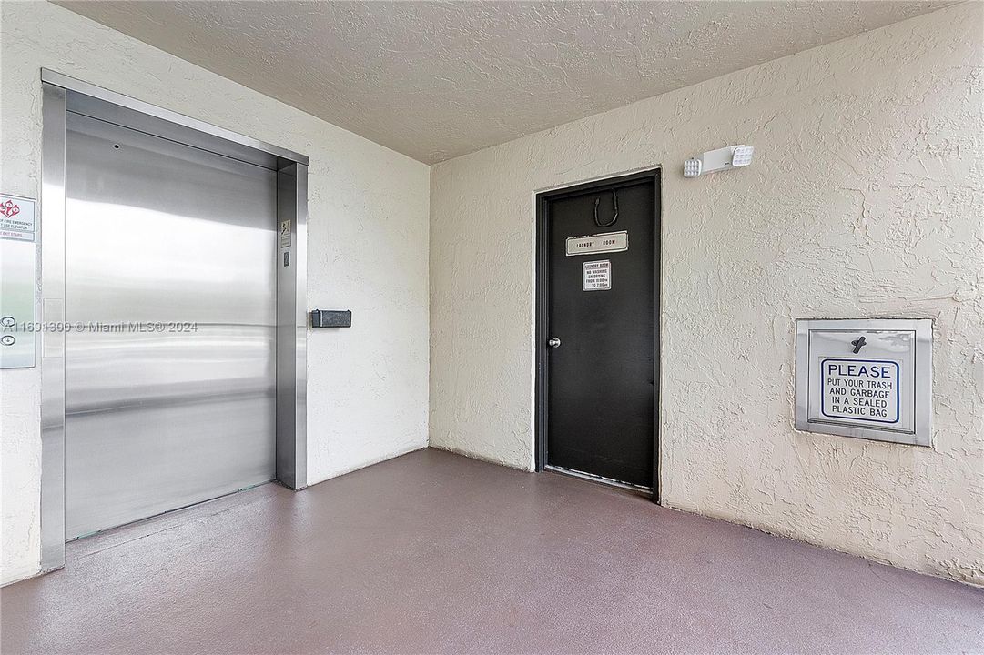 For Sale: $249,000 (1 beds, 1 baths, 653 Square Feet)