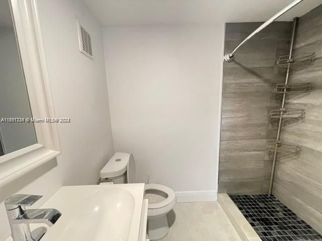 For Rent: $2,250 (1 beds, 1 baths, 845 Square Feet)