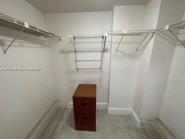 For Rent: $2,250 (1 beds, 1 baths, 845 Square Feet)