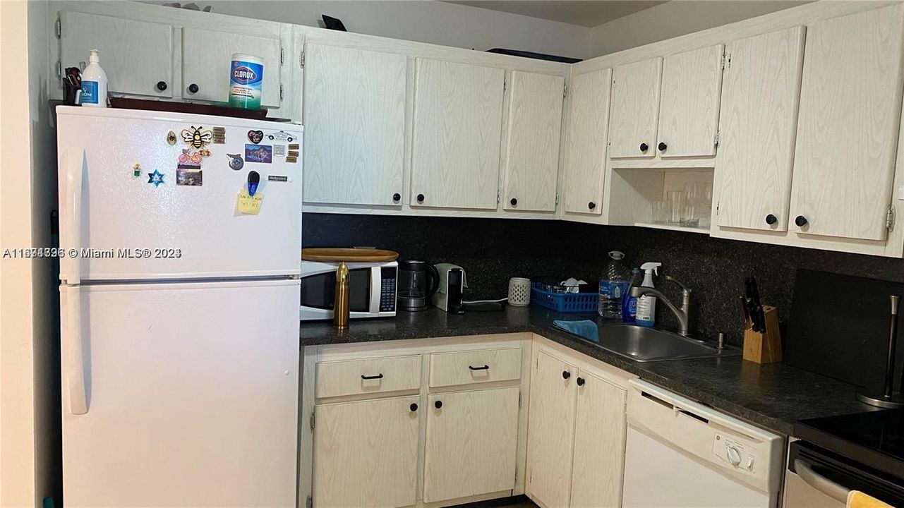 For Rent: $1,700 (1 beds, 1 baths, 720 Square Feet)