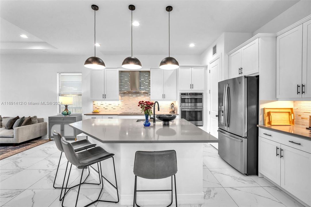 Quartz Kitchen Counter with Triple Lamps