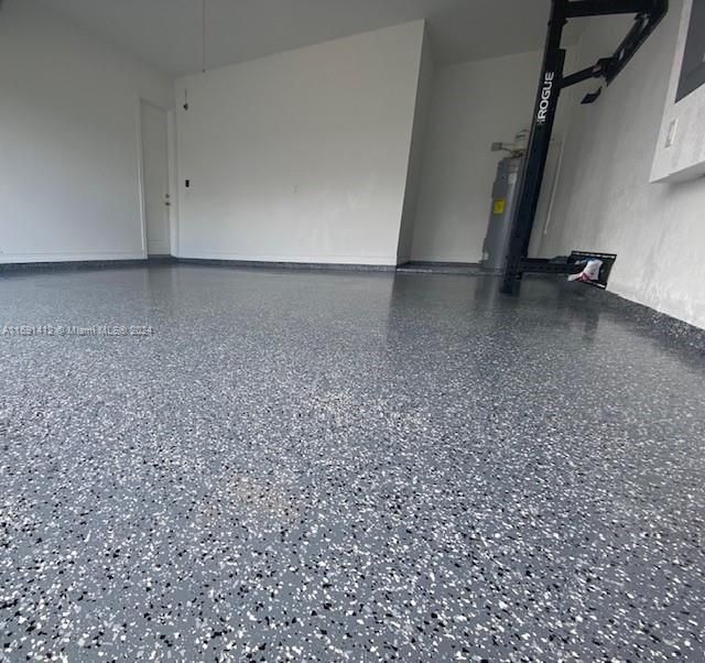 GARAGE WITH WATERPROOF VINYL FLOOR