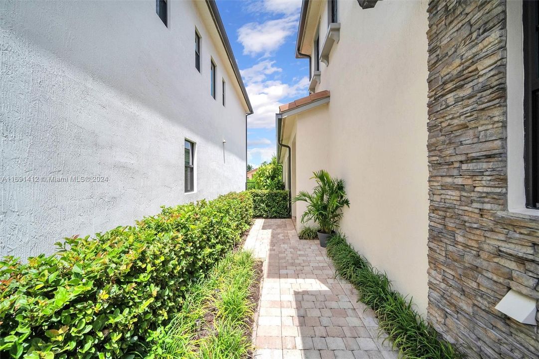 HEDGED WALKWAY TO PRIVATE SIDE ENTRANCE