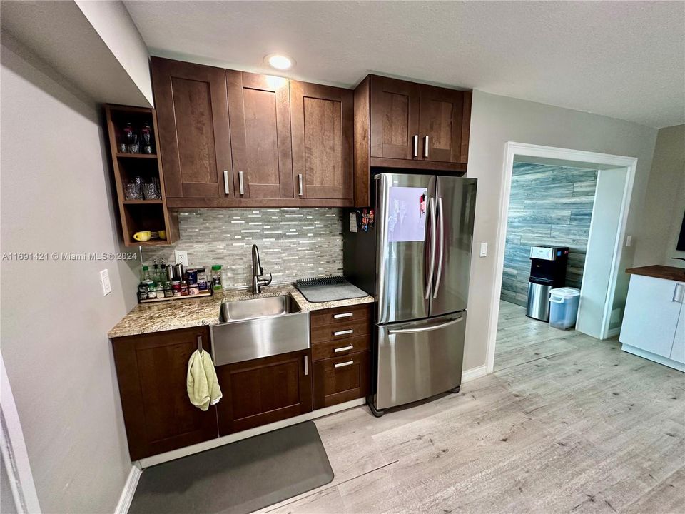 For Sale: $418,000 (2 beds, 1 baths, 1082 Square Feet)