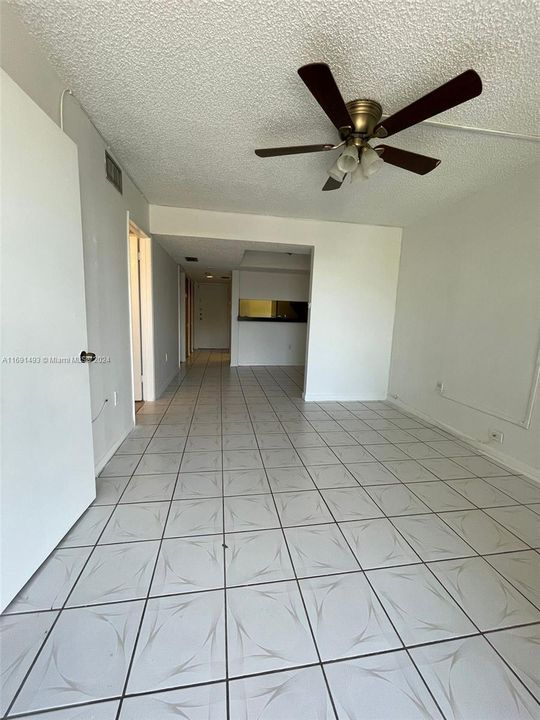 For Rent: $2,200 (1 beds, 1 baths, 721 Square Feet)