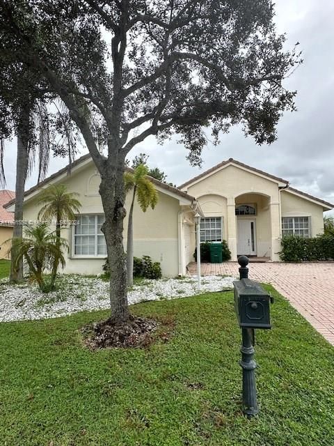 For Sale: $820,000 (4 beds, 2 baths, 1977 Square Feet)