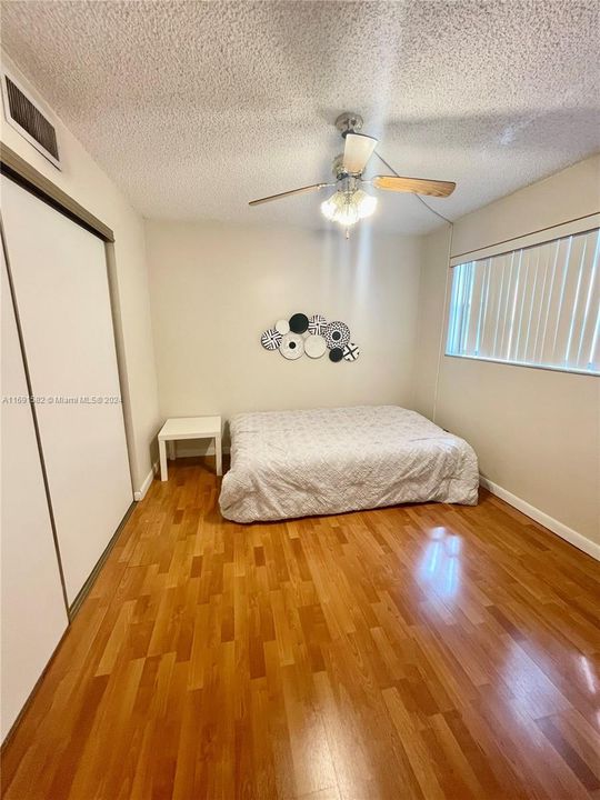 For Sale: $204,000 (2 beds, 2 baths, 1000 Square Feet)