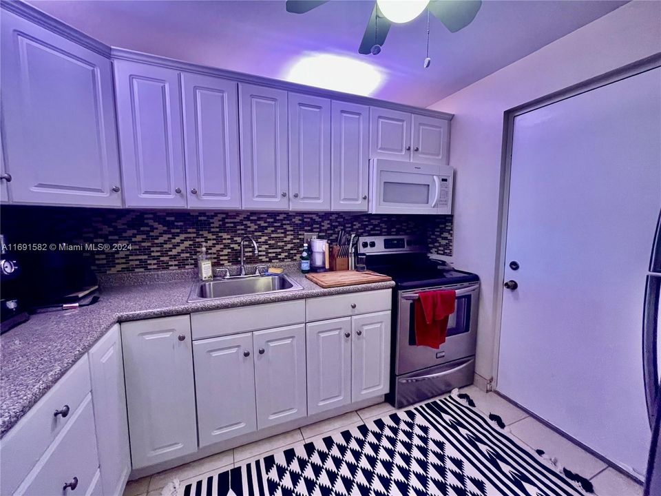 For Sale: $204,000 (2 beds, 2 baths, 1000 Square Feet)