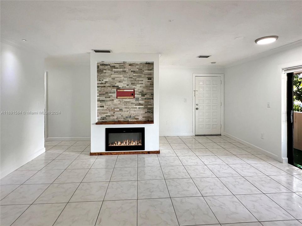 For Rent: $2,600 (3 beds, 2 baths, 1030 Square Feet)