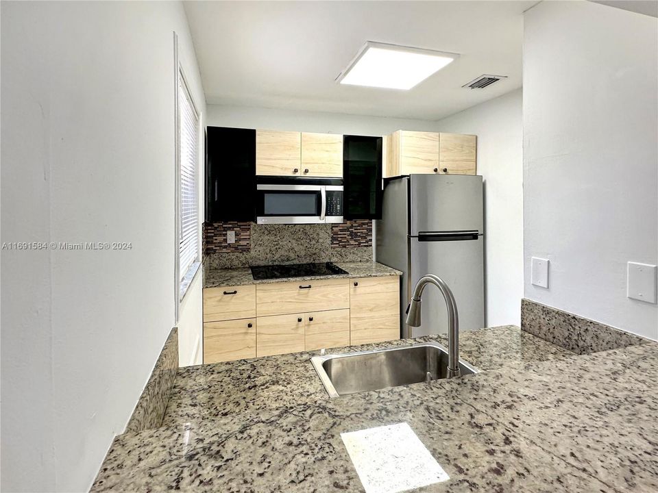 For Rent: $2,600 (3 beds, 2 baths, 1030 Square Feet)