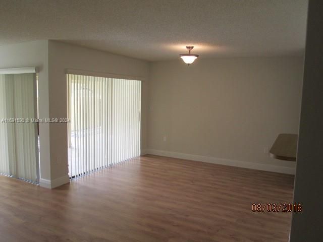 For Rent: $2,150 (1 beds, 1 baths, 980 Square Feet)