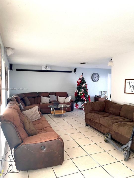 For Rent: $4,000 (4 beds, 2 baths, 1819 Square Feet)