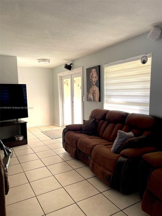 For Rent: $4,000 (4 beds, 2 baths, 1819 Square Feet)