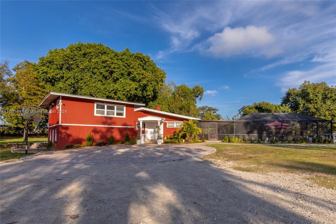 For Sale: $5,750,000 (5 beds, 3 baths, 3506 Square Feet)