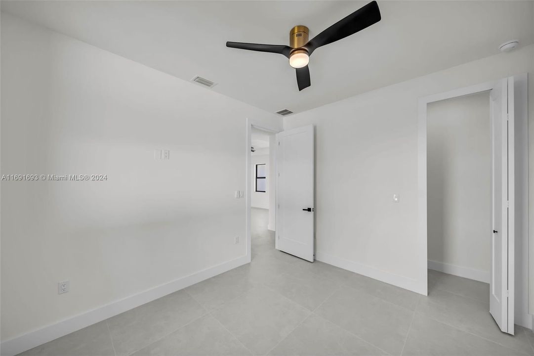 For Sale: $365,000 (3 beds, 2 baths, 1390 Square Feet)