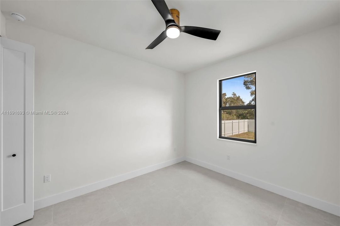 For Sale: $365,000 (3 beds, 2 baths, 1390 Square Feet)