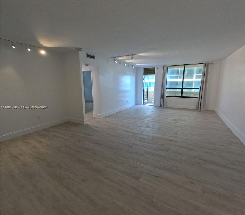 For Rent: $2,750 (1 beds, 1 baths, 1019 Square Feet)