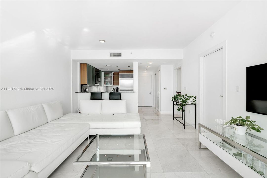 For Sale: $830,000 (1 beds, 1 baths, 776 Square Feet)