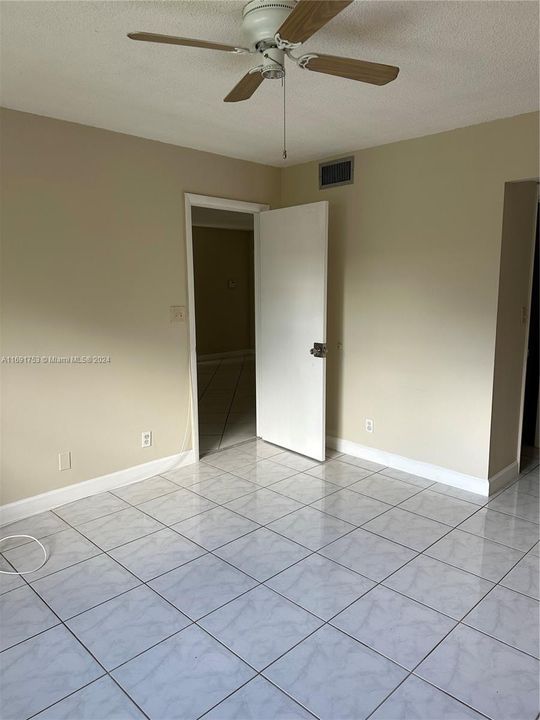 For Rent: $2,900 (2 beds, 2 baths, 1015 Square Feet)