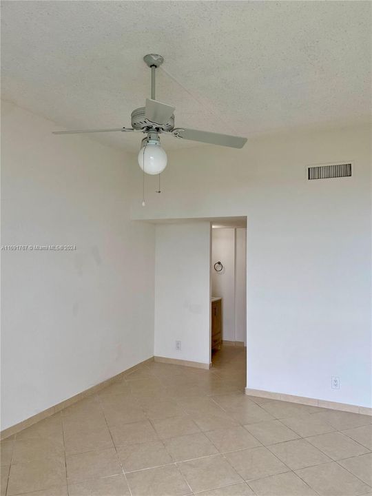 For Sale: $329,900 (2 beds, 2 baths, 1157 Square Feet)