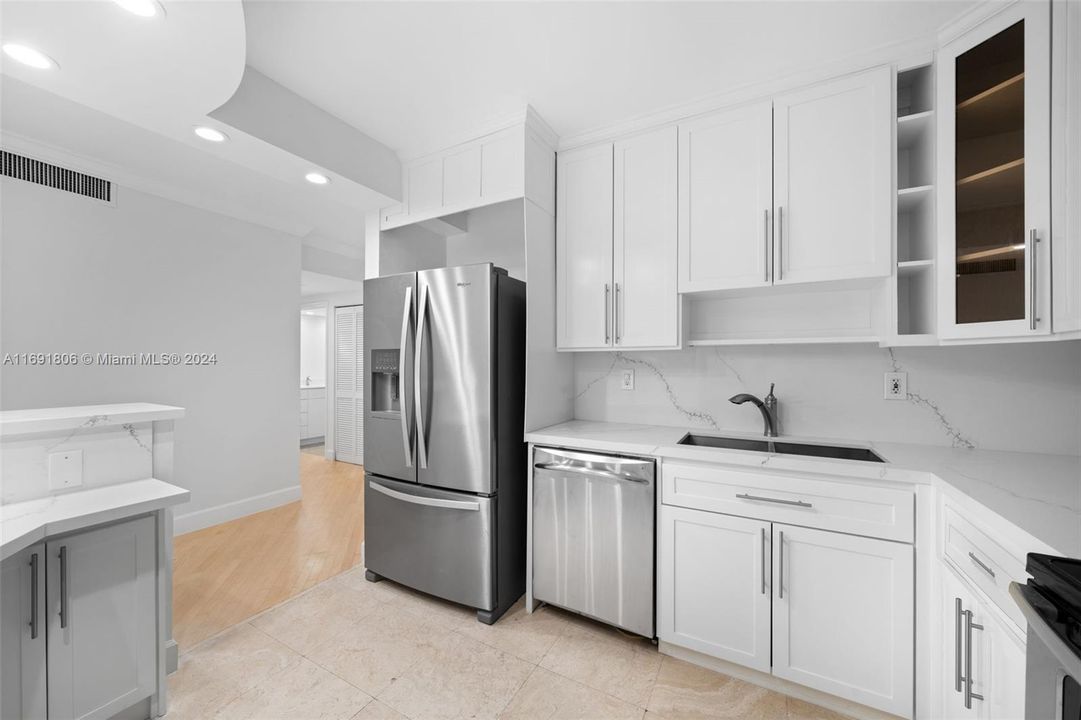 Active With Contract: $6,300 (3 beds, 2 baths, 1720 Square Feet)