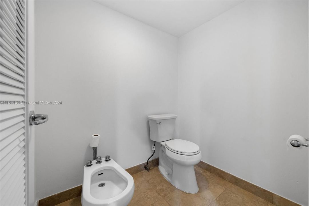 Active With Contract: $6,300 (3 beds, 2 baths, 1720 Square Feet)