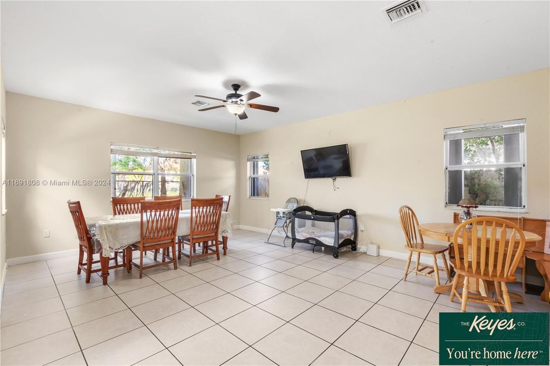 For Sale: $600,497 (5 beds, 2 baths, 2693 Square Feet)