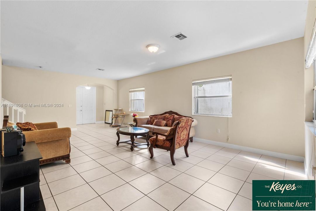 For Sale: $600,497 (5 beds, 2 baths, 2693 Square Feet)