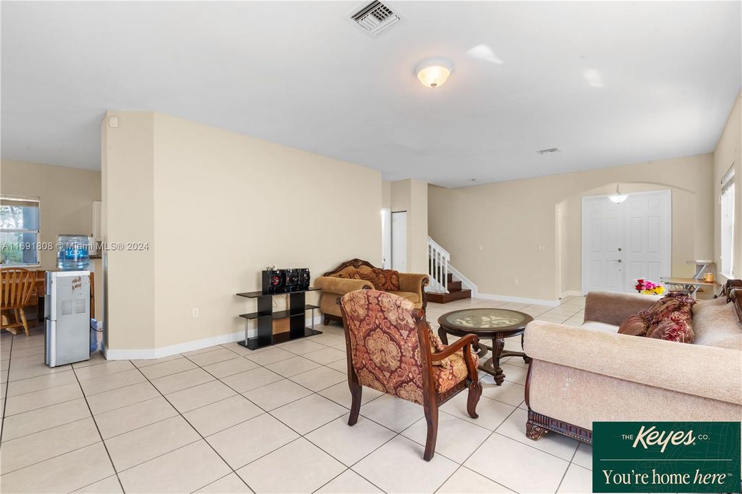 For Sale: $600,497 (5 beds, 2 baths, 2693 Square Feet)