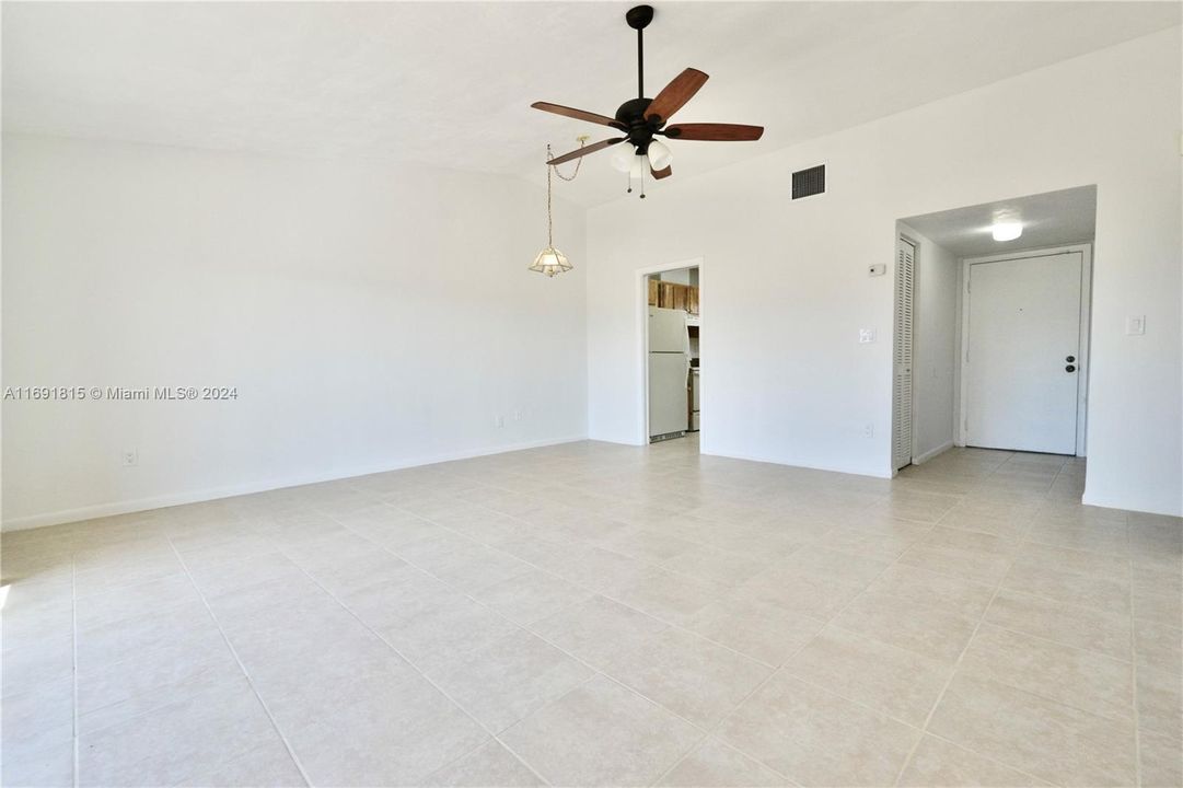 For Rent: $2,600 (2 beds, 2 baths, 1003 Square Feet)