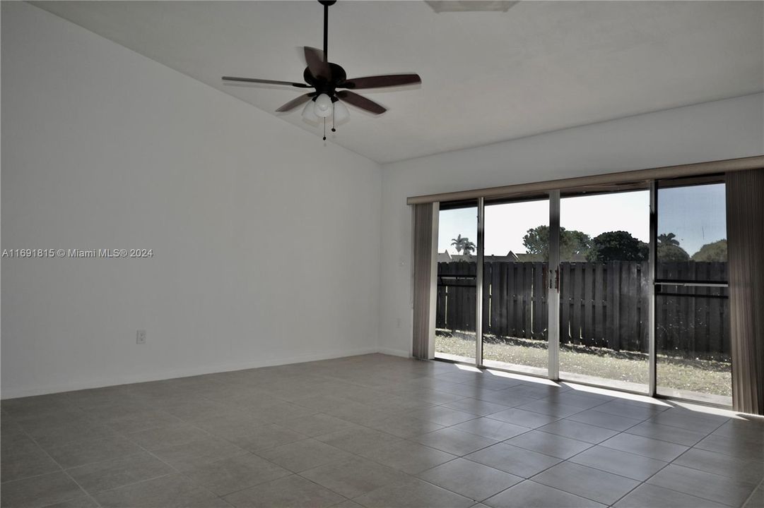 For Rent: $2,600 (2 beds, 2 baths, 1003 Square Feet)