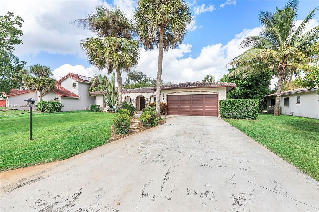 For Sale: $715,000 (3 beds, 2 baths, 2018 Square Feet)