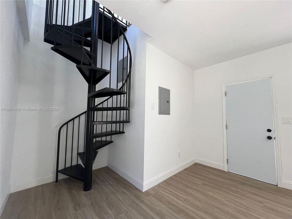 For Rent: $2,200 (1 beds, 1 baths, 600 Square Feet)