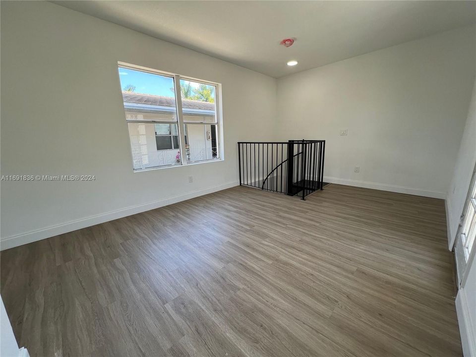 For Rent: $2,200 (1 beds, 1 baths, 600 Square Feet)