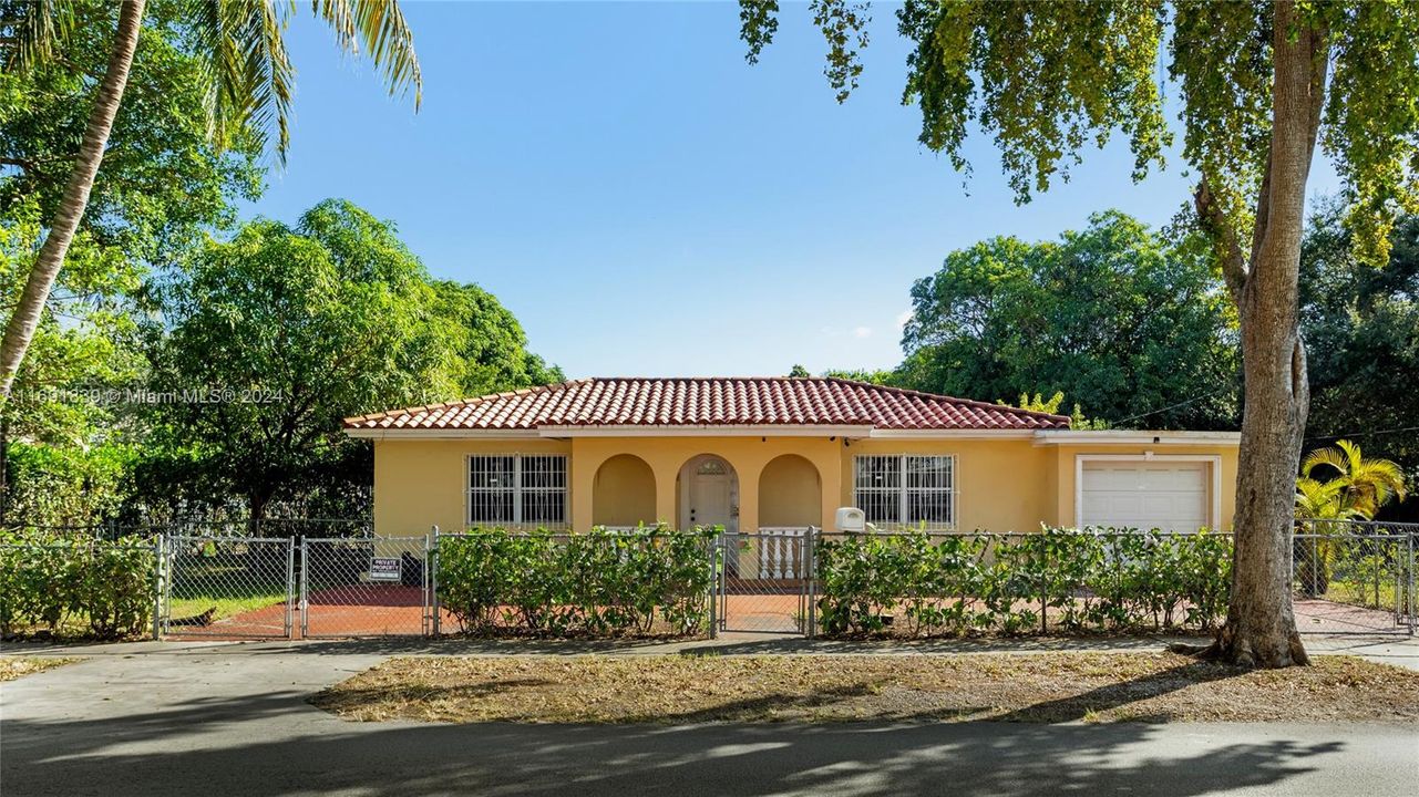 For Sale: $420,000 (3 beds, 2 baths, 1072 Square Feet)