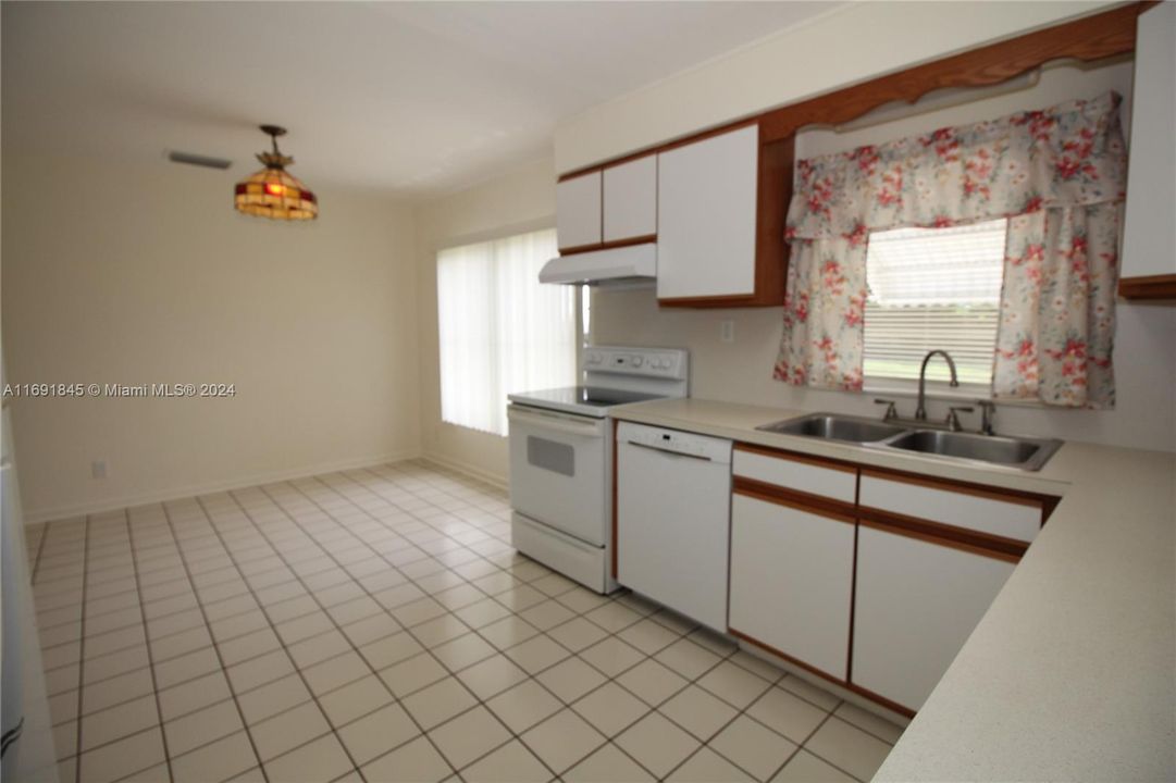 For Rent: $2,800 (2 beds, 2 baths, 1520 Square Feet)