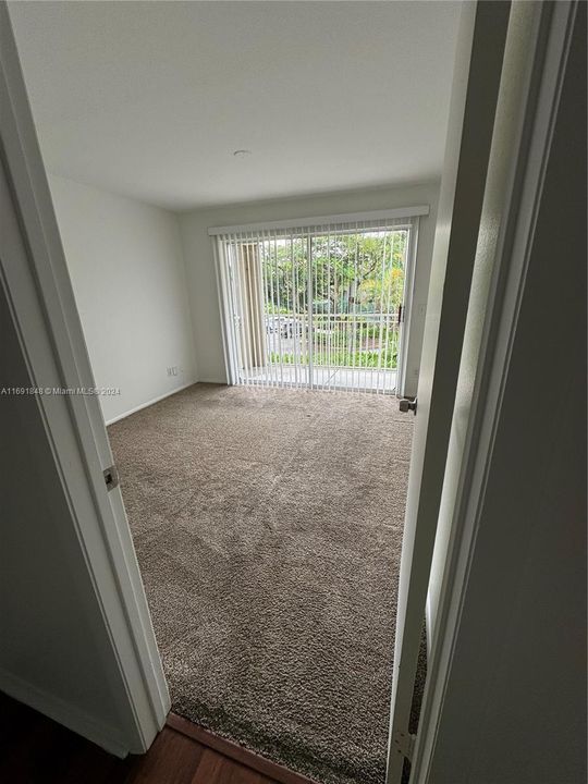 For Rent: $1,800 (1 beds, 1 baths, 636 Square Feet)