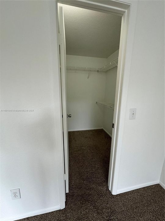 For Rent: $1,800 (1 beds, 1 baths, 636 Square Feet)