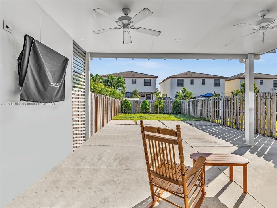 Active With Contract: $467,000 (3 beds, 2 baths, 1651 Square Feet)